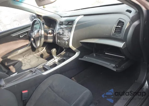 2015 Nissan Altima 2.5 S z USA, uszkodzony, nr VIN 1N4AL3AP7FN366483